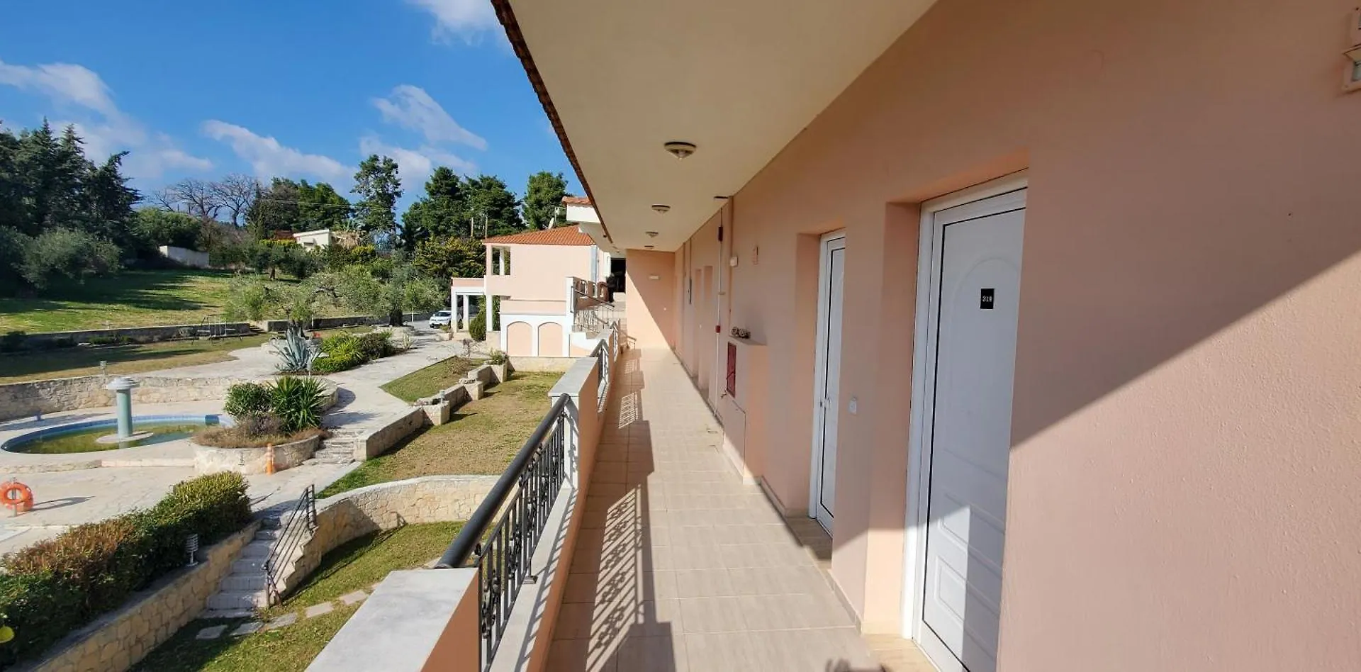 Hotel Paradise Κρυοπηγή